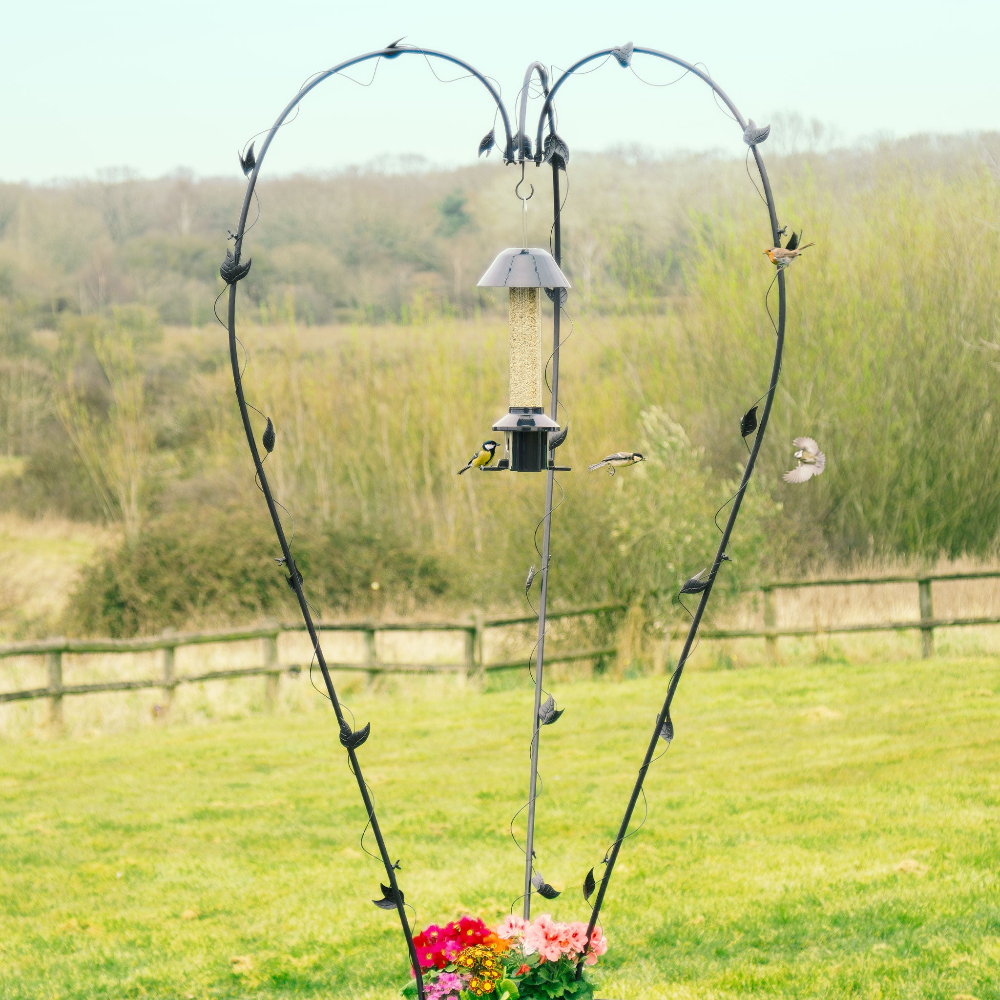 Roamwild PestOff Heart Station Feeder Set